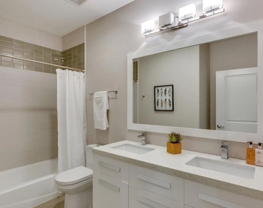 111 S Aberdeen Street - Photo Thumbnail 12