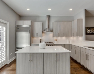 111 S Aberdeen Street - Photo Thumbnail 4