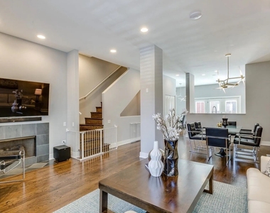 111 S Aberdeen Street - Photo Thumbnail 2