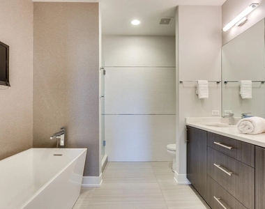 111 S Aberdeen Street - Photo Thumbnail 13