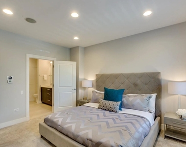 111 S Aberdeen Street - Photo Thumbnail 7