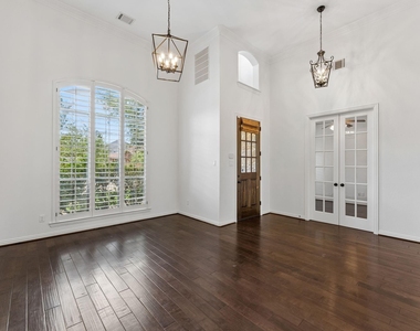 8210 Thunder Ridge Way - Photo Thumbnail 4