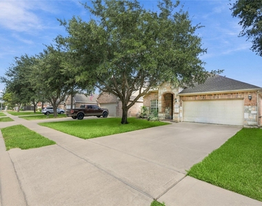 25018 Lakecrest Manor Drive - Photo Thumbnail 3