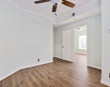 2209 S Braeswood Boulevard - Photo Thumbnail 12