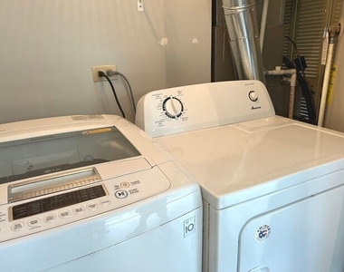 1453 N Chelsea Avenue - Photo Thumbnail 11