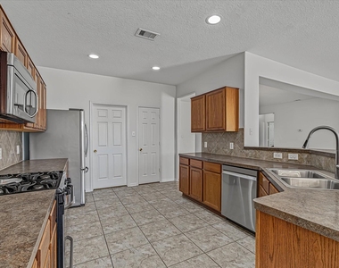 4922 Kale Garden Court - Photo Thumbnail 9