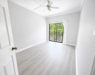 9400 Bellaire Boulevard - Photo Thumbnail 4