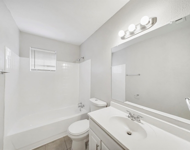 13435 Greenbriar Drive - Photo Thumbnail 6