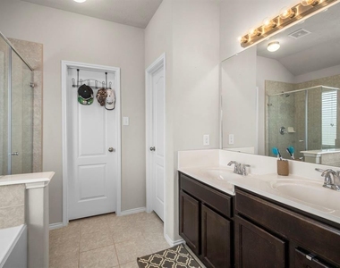 13607 Kodiak Brown Bear Street - Photo Thumbnail 6