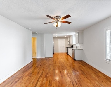 1305 Idylwild Street - Photo Thumbnail 6