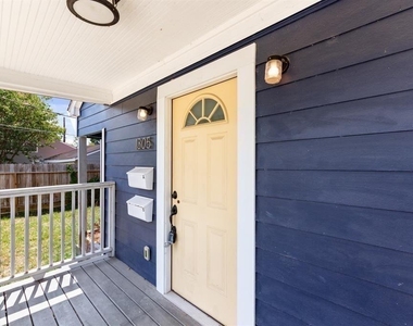 1305 Idylwild Street - Photo Thumbnail 2