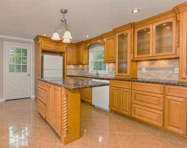 207 Smith Street - Photo Thumbnail 6