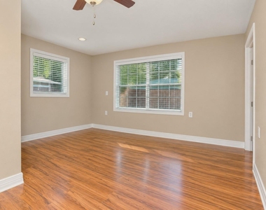 207 Smith Street - Photo Thumbnail 8