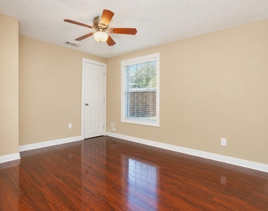 207 Smith Street - Photo Thumbnail 12