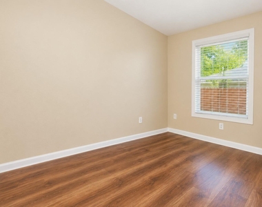 207 Smith Street - Photo Thumbnail 13
