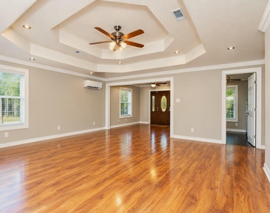 207 Smith Street - Photo Thumbnail 4