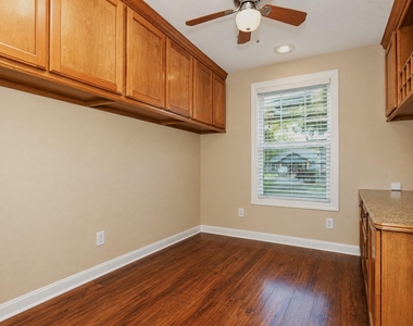 207 Smith Street - Photo Thumbnail 15