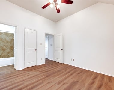 4030 Calaway Oaks Lane - Photo Thumbnail 7
