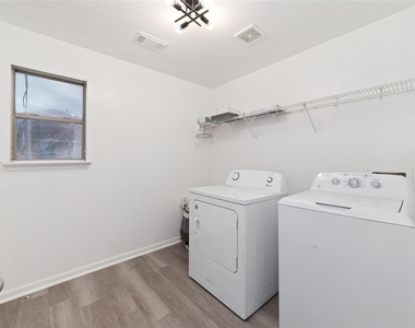 527 Remington Point Court - Photo Thumbnail 19