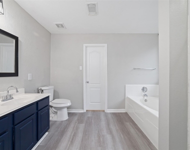 527 Remington Point Court - Photo Thumbnail 14