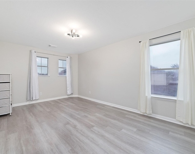 527 Remington Point Court - Photo Thumbnail 21