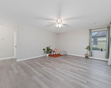 527 Remington Point Court - Photo Thumbnail 17