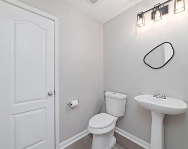 527 Remington Point Court - Photo Thumbnail 11