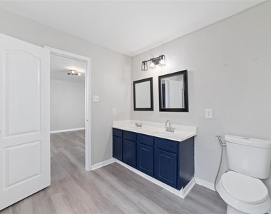 527 Remington Point Court - Photo Thumbnail 15