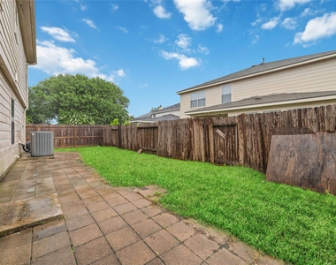 527 Remington Point Court - Photo Thumbnail 23