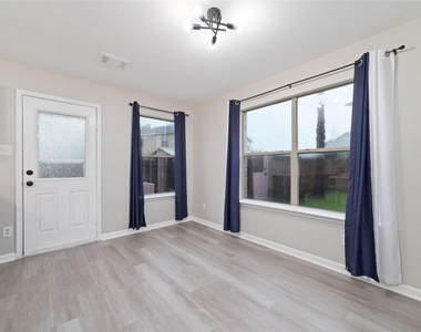527 Remington Point Court - Photo Thumbnail 7