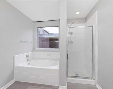 527 Remington Point Court - Photo Thumbnail 16