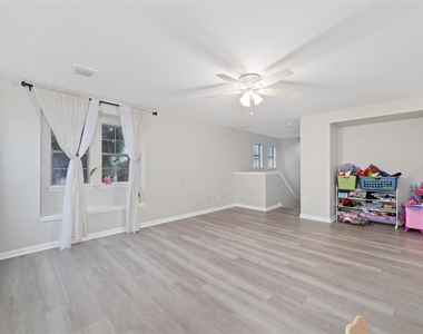 527 Remington Point Court - Photo Thumbnail 18