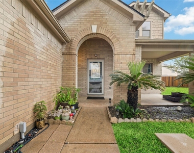 527 Remington Point Court - Photo Thumbnail 1