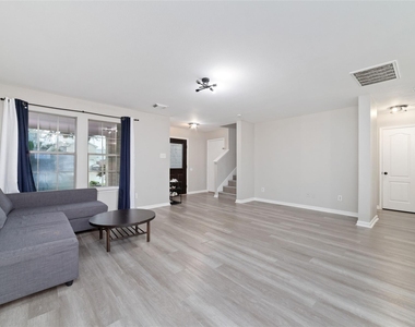 527 Remington Point Court - Photo Thumbnail 5