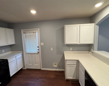 6011 Brenwood Trails Lane - Photo Thumbnail 11