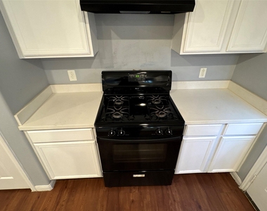 6011 Brenwood Trails Lane - Photo Thumbnail 9