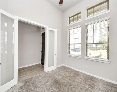 1919 Meadow Trail Drive - Photo Thumbnail 4