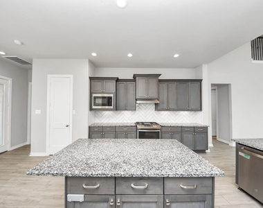 1919 Meadow Trail Drive - Photo Thumbnail 14