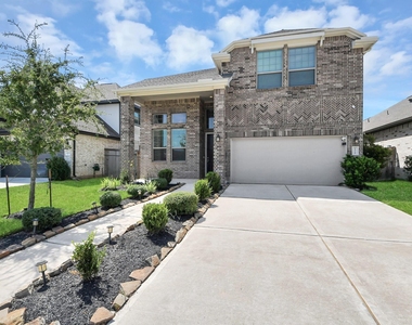 1919 Meadow Trail Drive - Photo Thumbnail 2