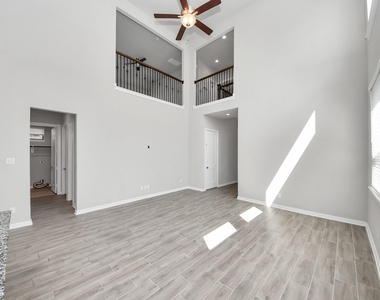 1919 Meadow Trail Drive - Photo Thumbnail 6