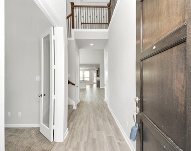 1919 Meadow Trail Drive - Photo Thumbnail 3