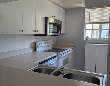 8484 Bernwood Cove Loop - Photo Thumbnail 4