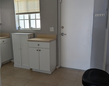 8484 Bernwood Cove Loop - Photo Thumbnail 5