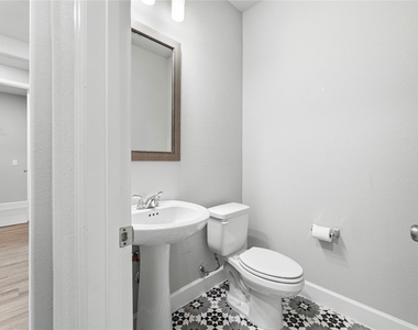 9511 Shaded Tree Drive - Photo Thumbnail 10