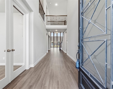 9511 Shaded Tree Drive - Photo Thumbnail 7