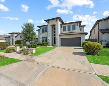 9511 Shaded Tree Drive - Photo Thumbnail 4