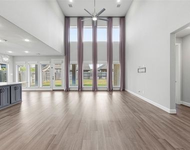 9511 Shaded Tree Drive - Photo Thumbnail 14