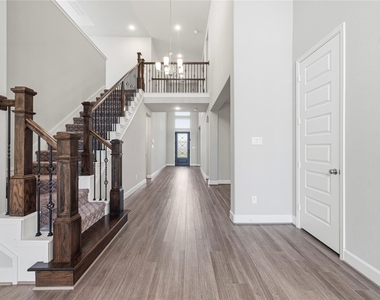 9511 Shaded Tree Drive - Photo Thumbnail 5
