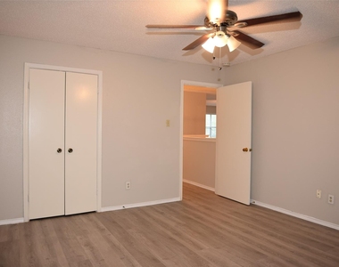 2811 Grants River Circle - Photo Thumbnail 31