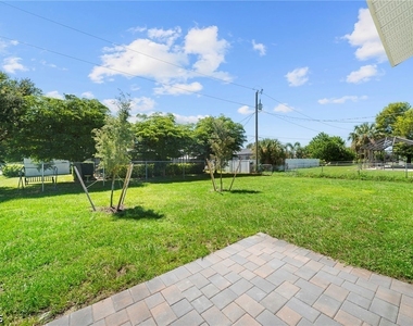 3030 Sw 15th Place - Photo Thumbnail 29